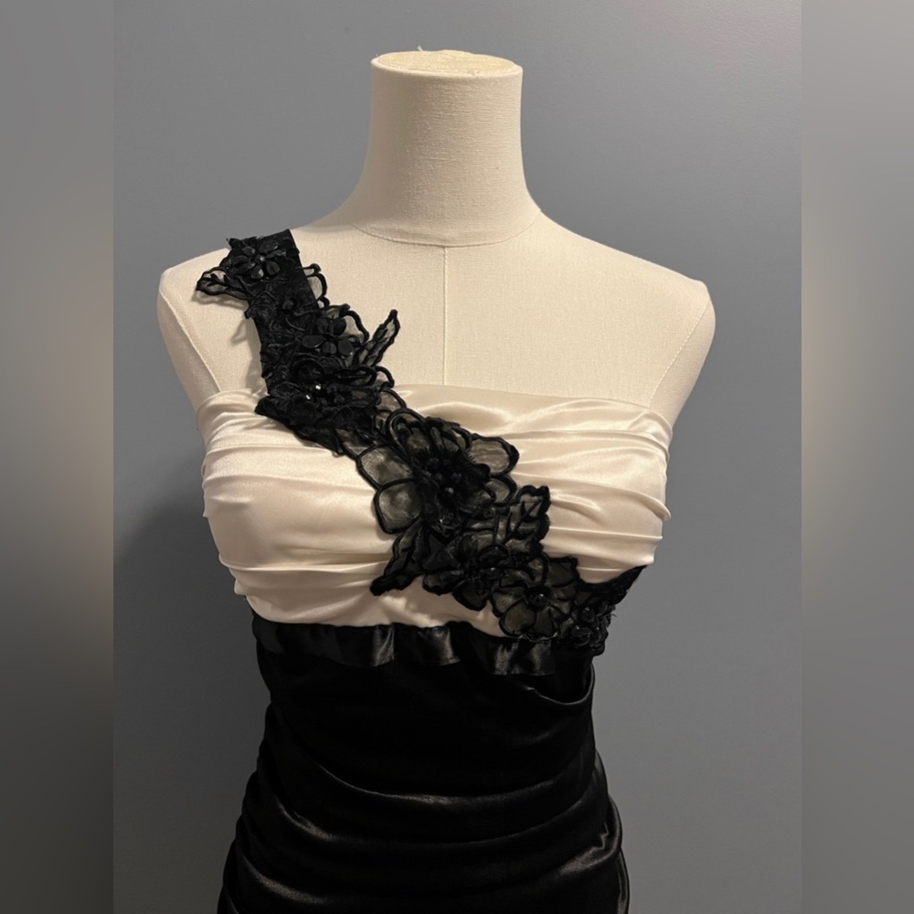 Cute Ruffled Mini Dress - Picture 3 of 6